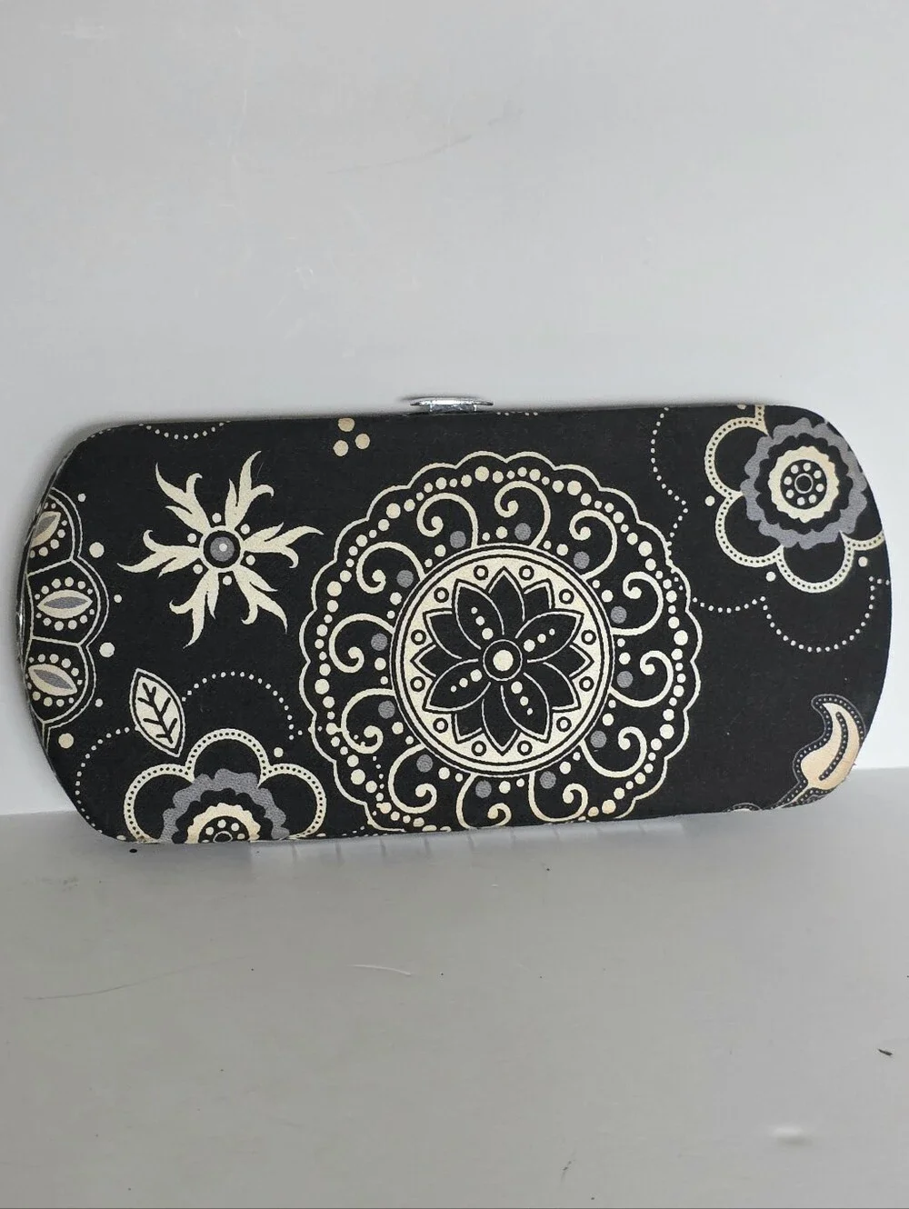 Thirty-one Black Floral Pattern Hard Case Women's Clutch Wallet
